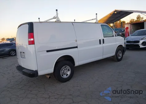 2019 Chevrolet Express 2500 Work Van z USA, uszkodzony, nr VIN 1GCWGAFP0K1169786
